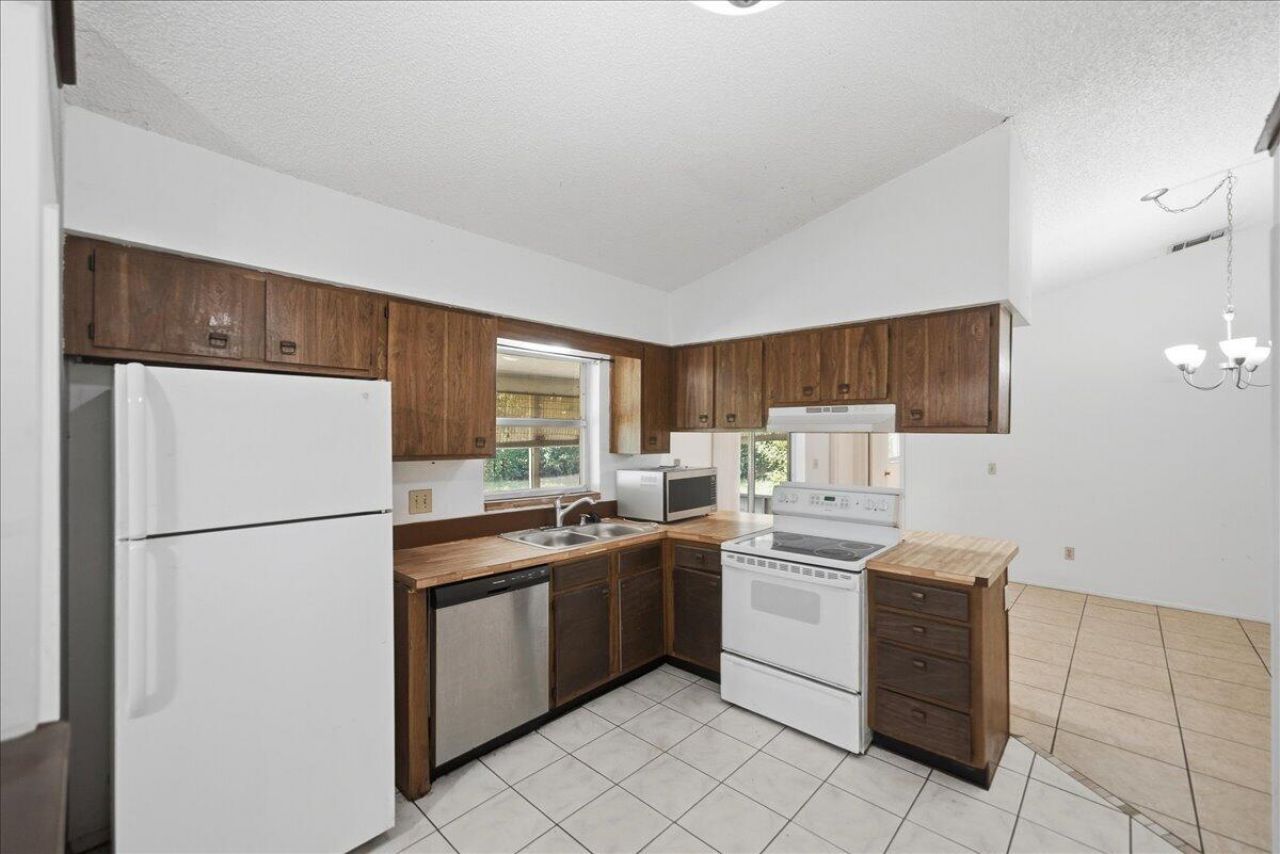 1646 SE Holiday Road, Port Saint Lucie, FL 34952 Photo
