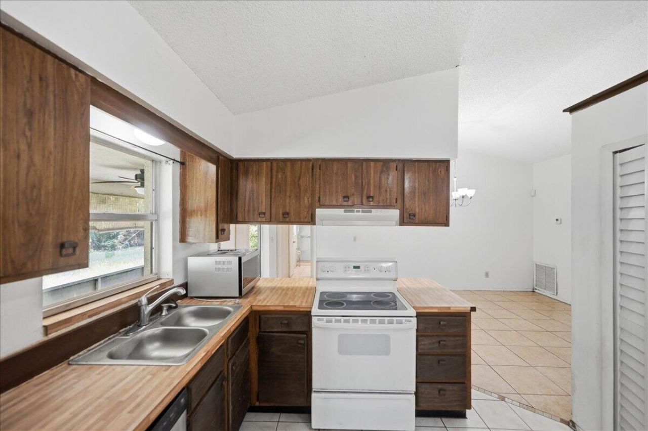 1646 SE Holiday Road, Port Saint Lucie, FL 34952 Photo