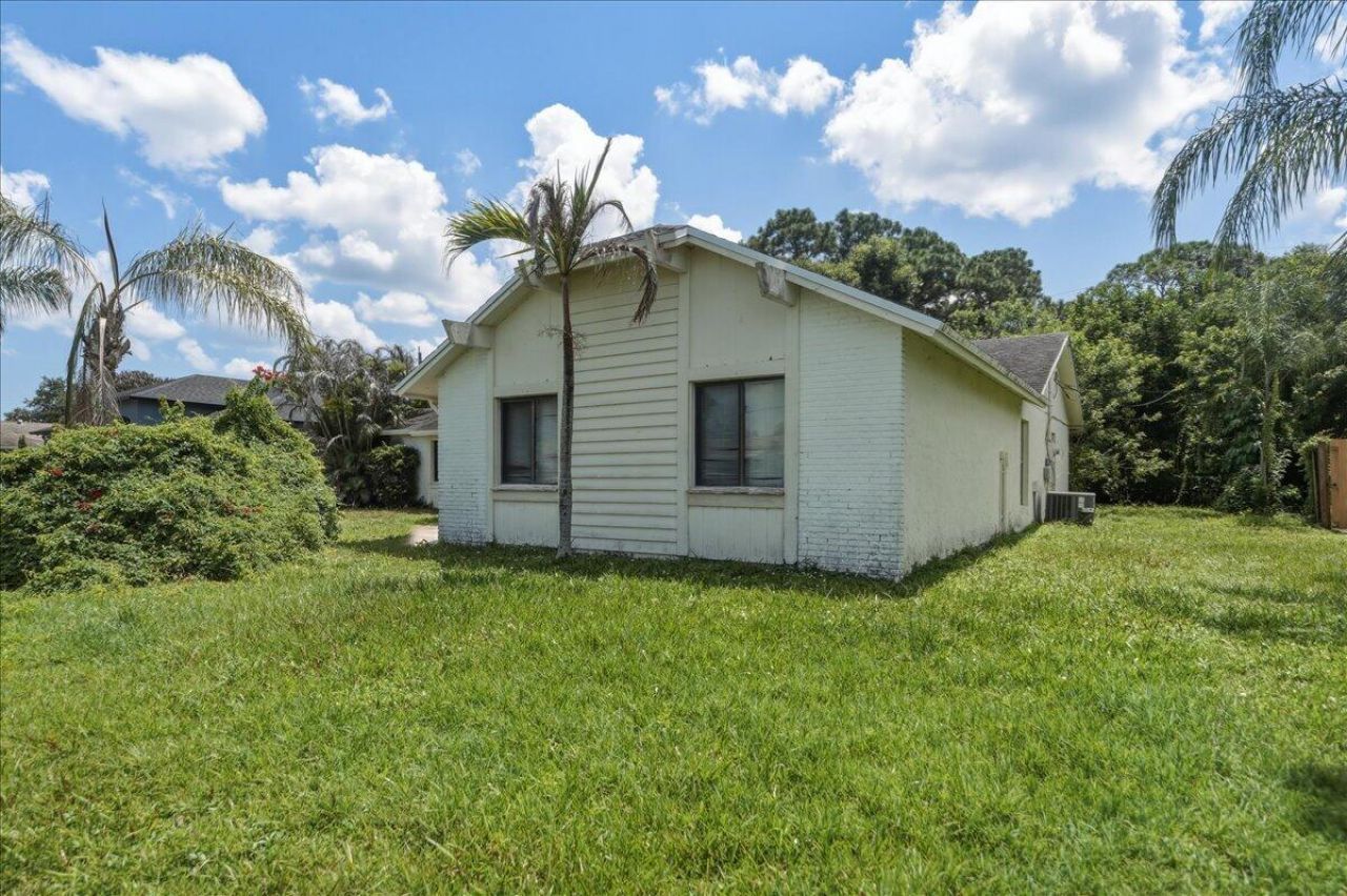 1646 SE Holiday Road, Port Saint Lucie, FL 34952 Photo