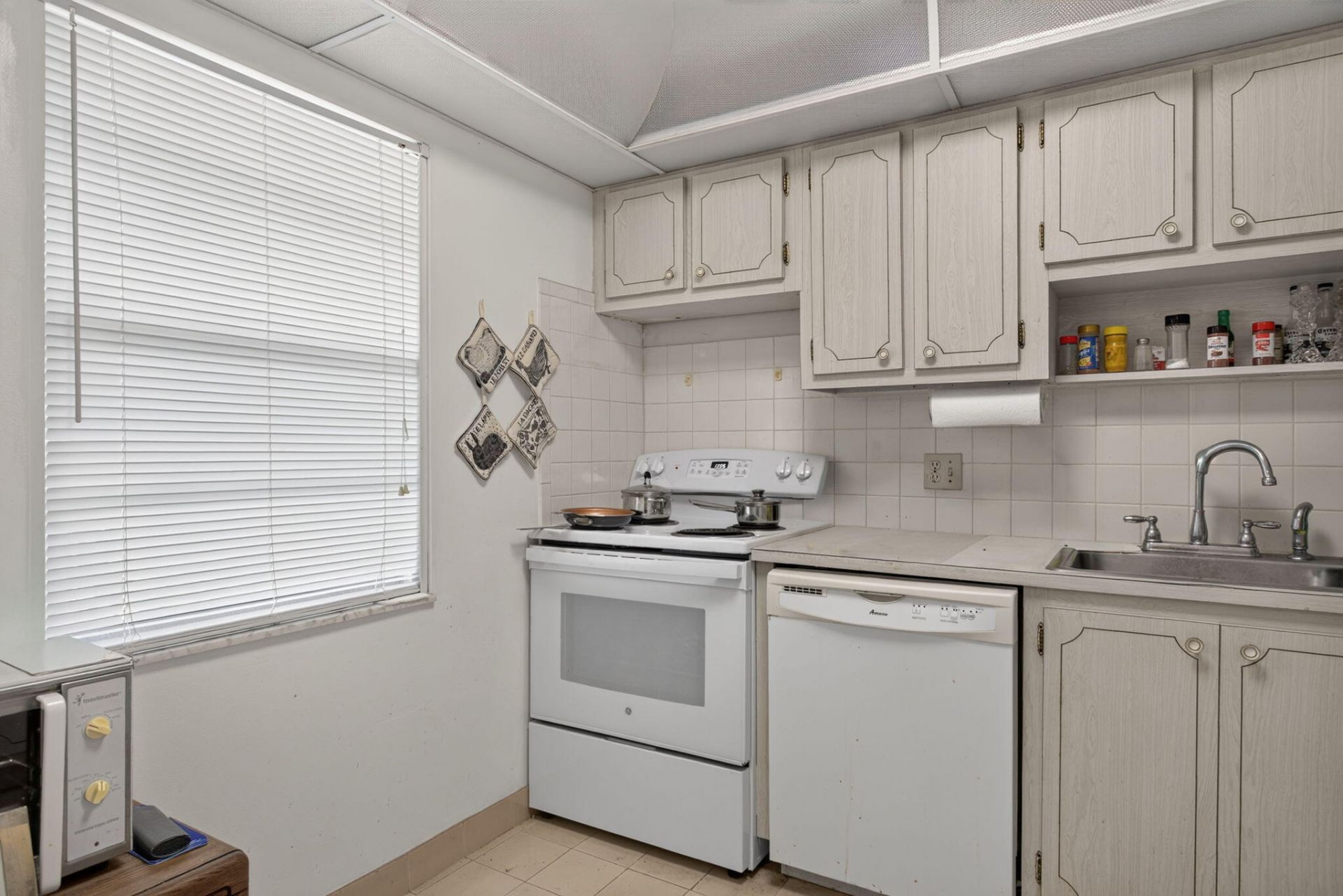 7827 Golf Cir Drive, Unit 301, Margate, FL 33063 Photo