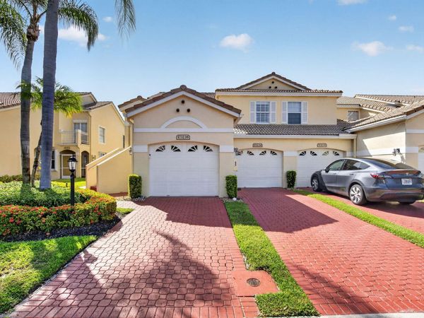17323 Boca Club Boulevard, Unit 8, Boca Raton, FL 33487