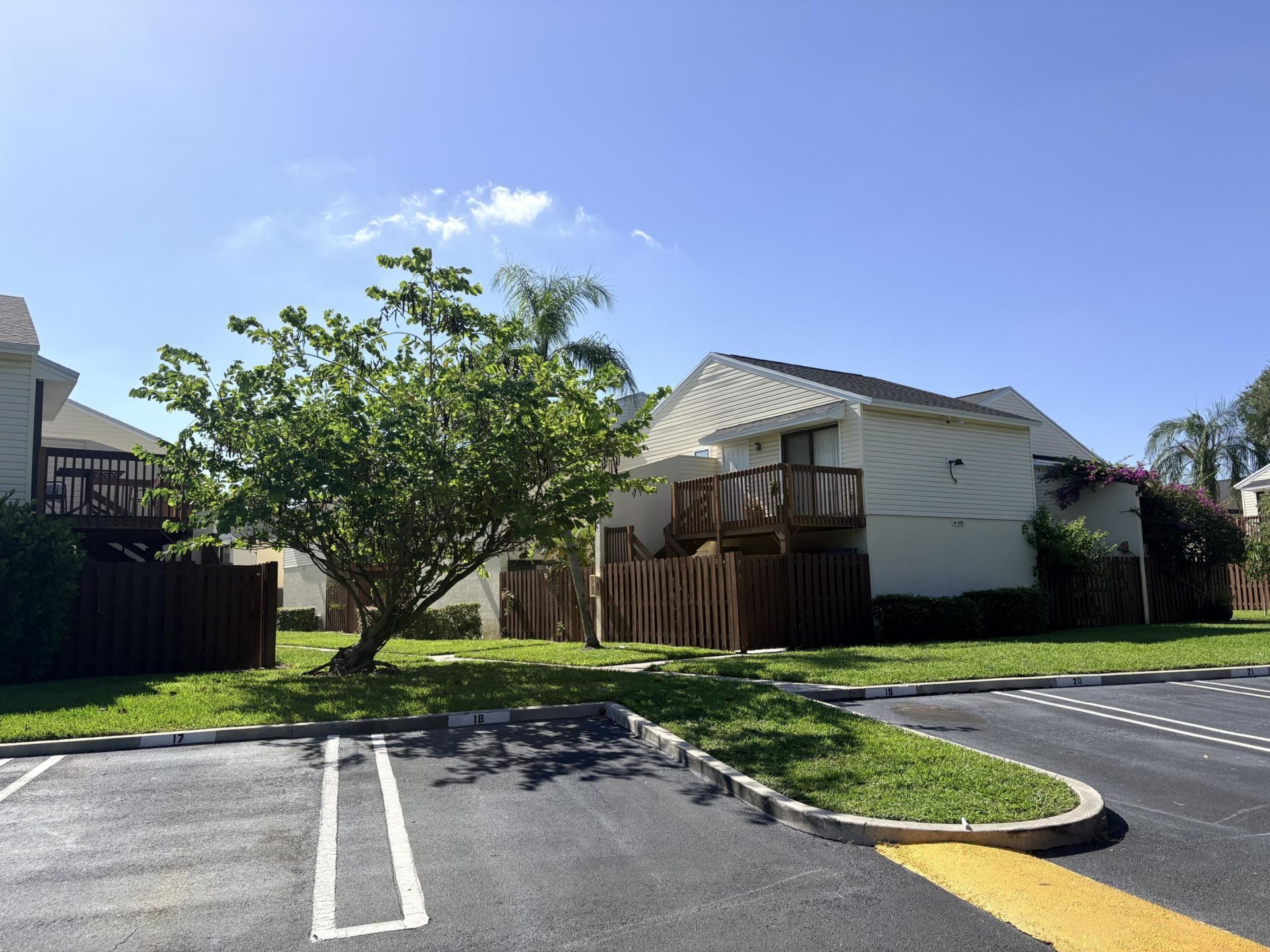 635 Executive Center Drive, West Palm Beach, FL 33401 Photo