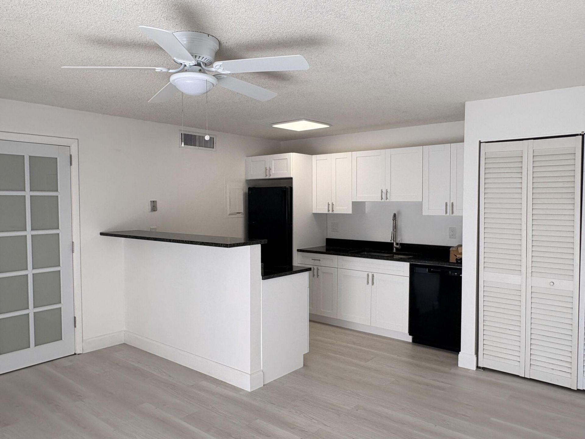 635 Executive Center Drive, West Palm Beach, FL 33401 Photo