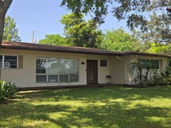 4511 E Country Club Circle, Plantation, FL 33317