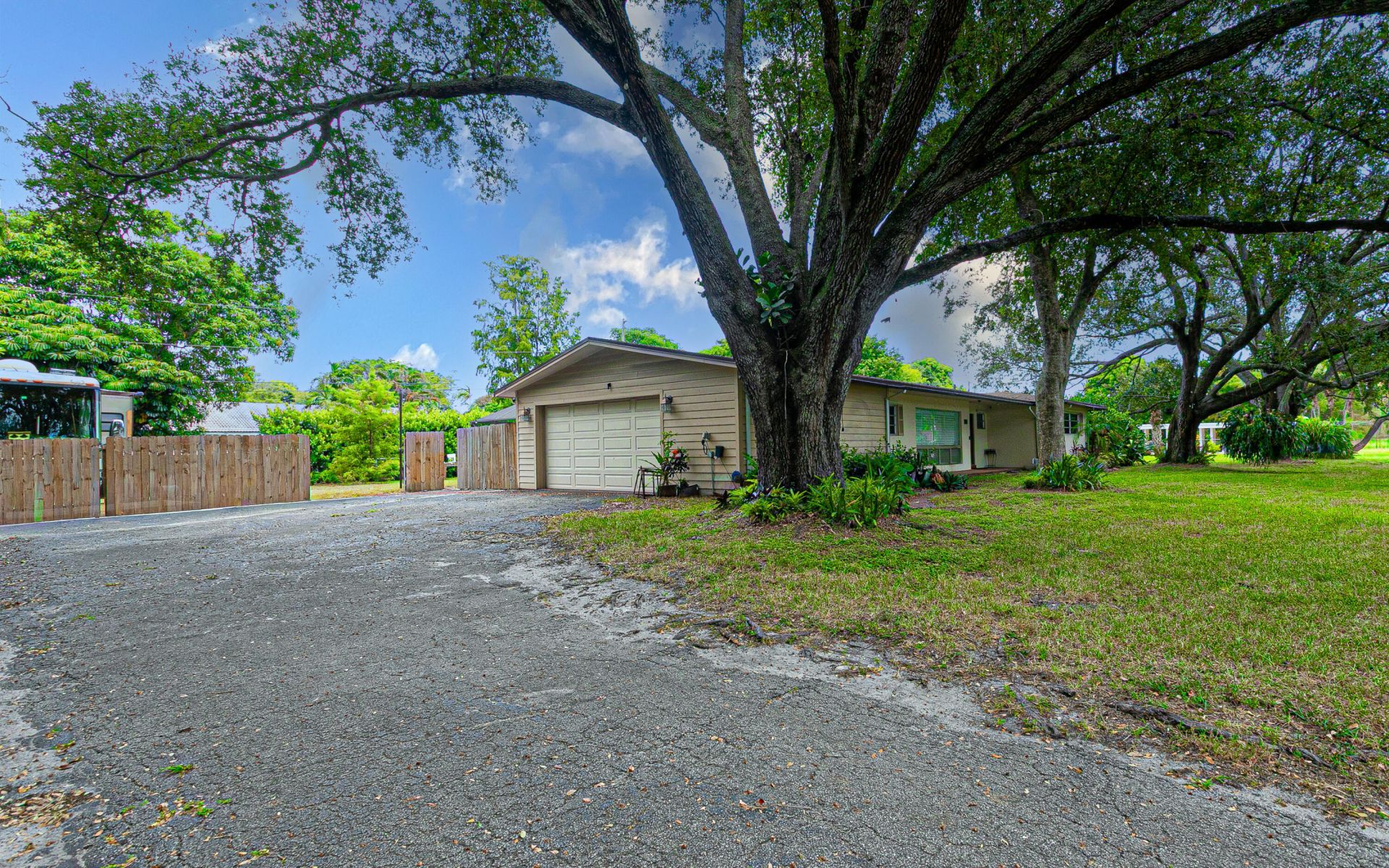 4511 E Country Club Circle, Plantation, FL 33317 Photo