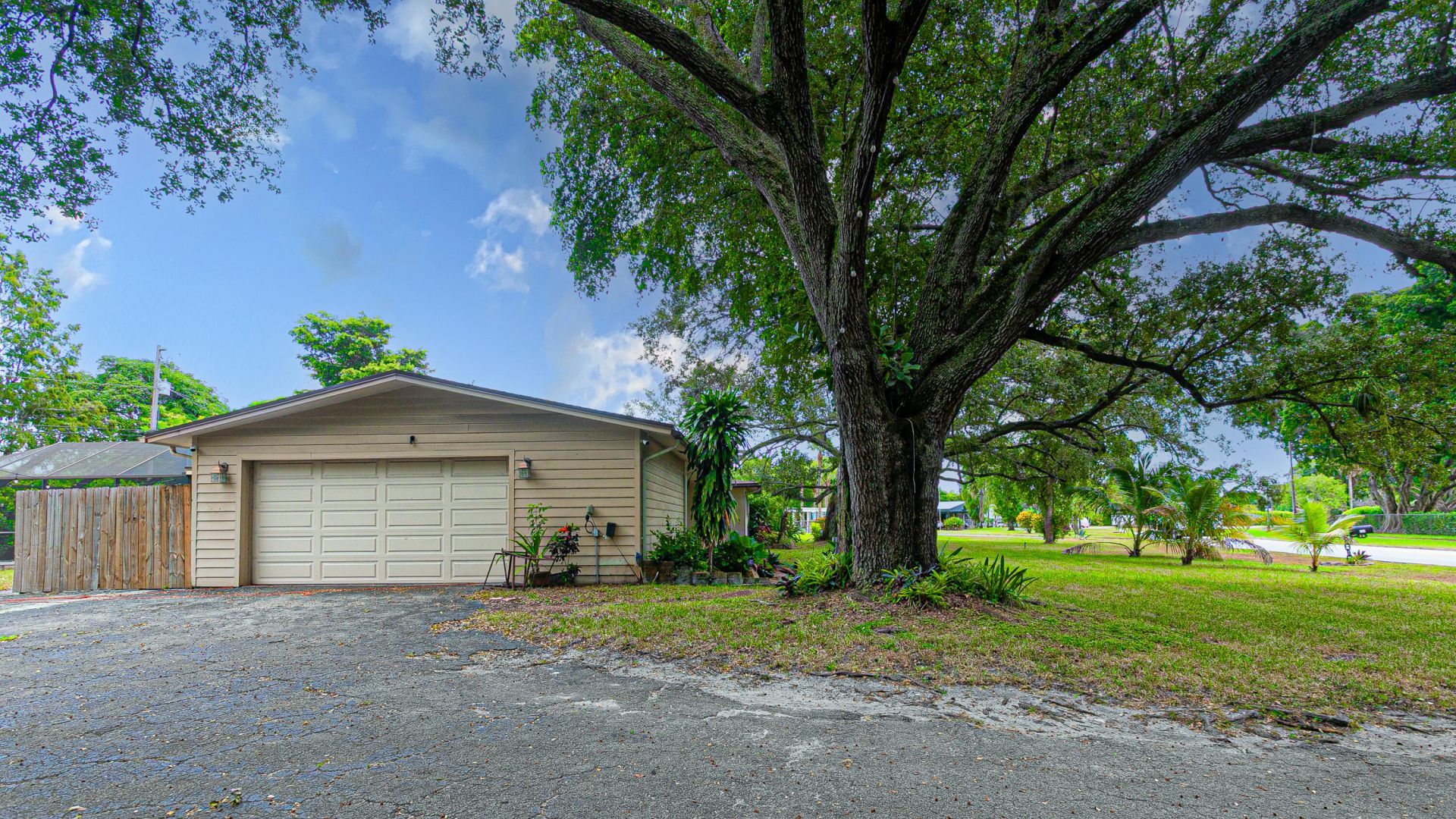 4511 E Country Club Circle, Plantation, FL 33317 Photo