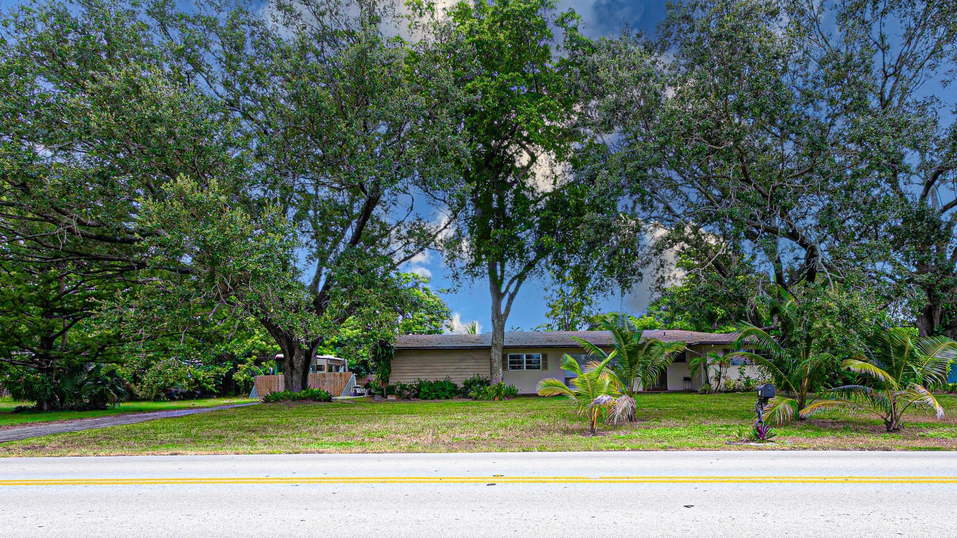 4511 E Country Club Circle, Plantation, FL 33317 Photo