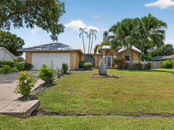 2252 SE MCMASTER Street, Port St. Lucie, FL 34952