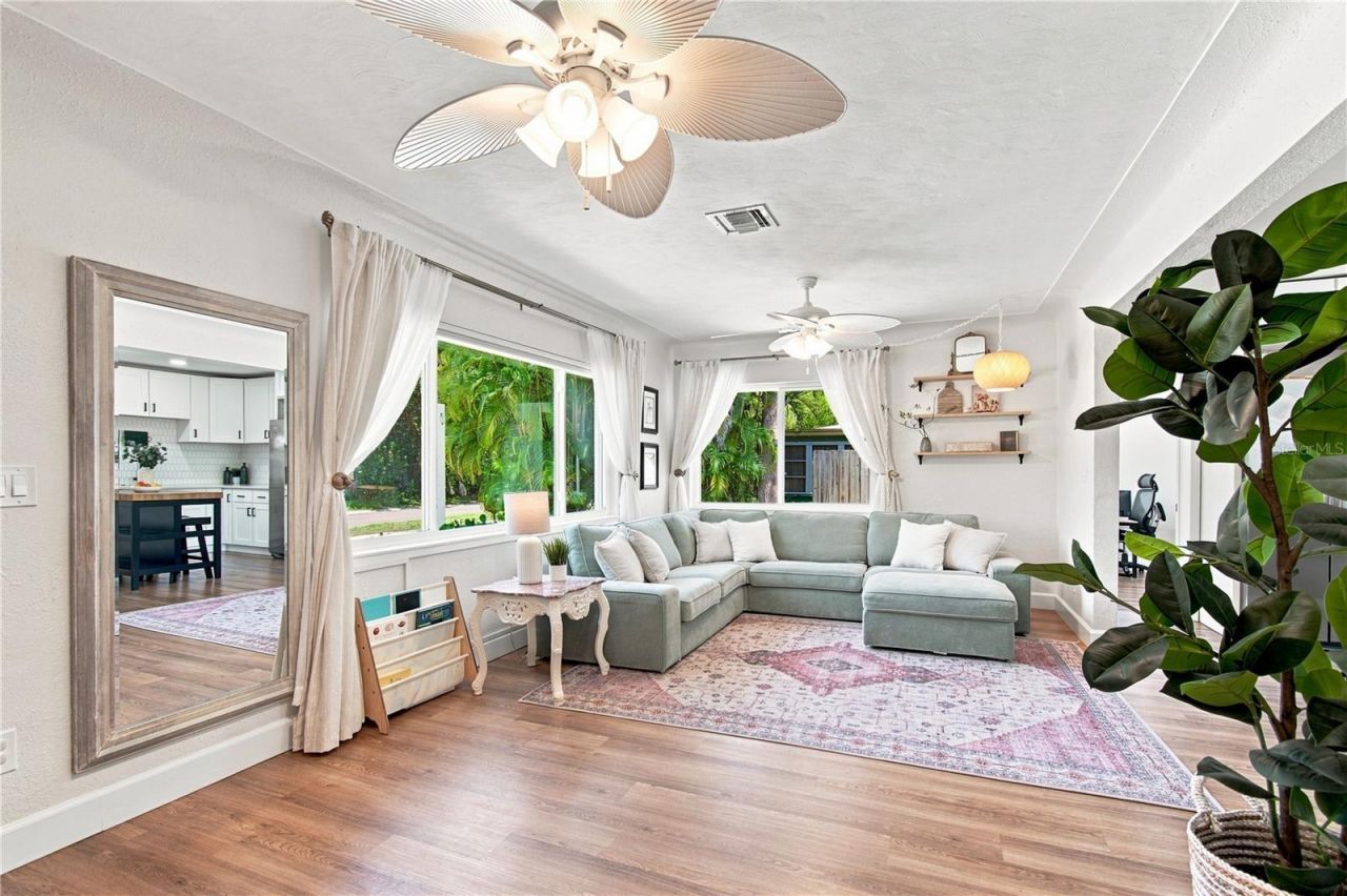 6218 7th Street S, Saint Petersburg, FL 33705 Photo