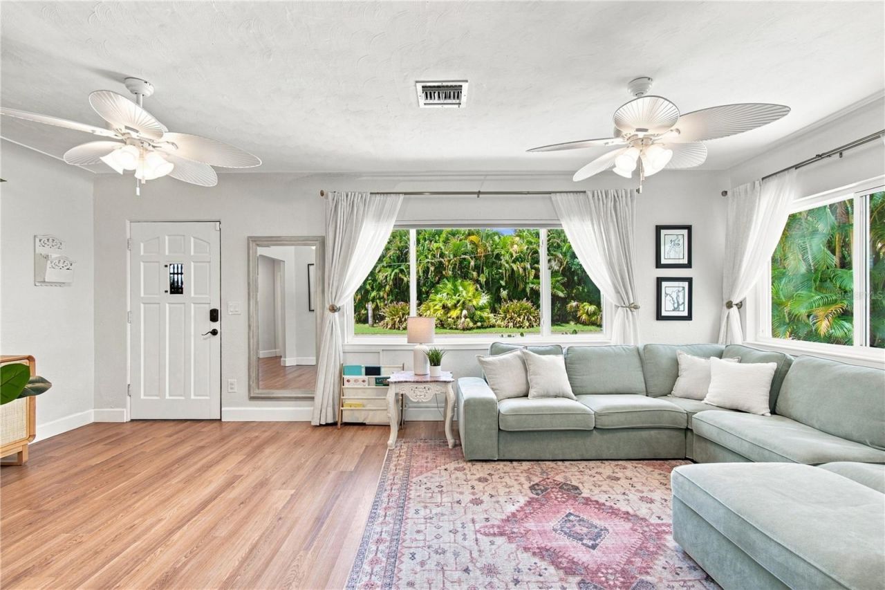 6218 7th Street S, Saint Petersburg, FL 33705 Photo