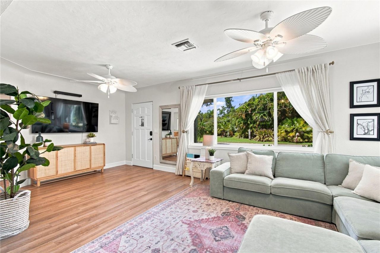 6218 7th Street S, Saint Petersburg, FL 33705 Photo