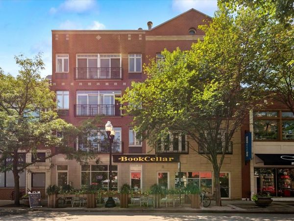 4736 N Lincoln Avenue , Unit 4, Chicago, IL 60625