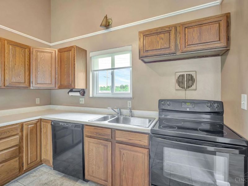 3354 Greenway Avenue, Green Township, OH 45248 Photo 13