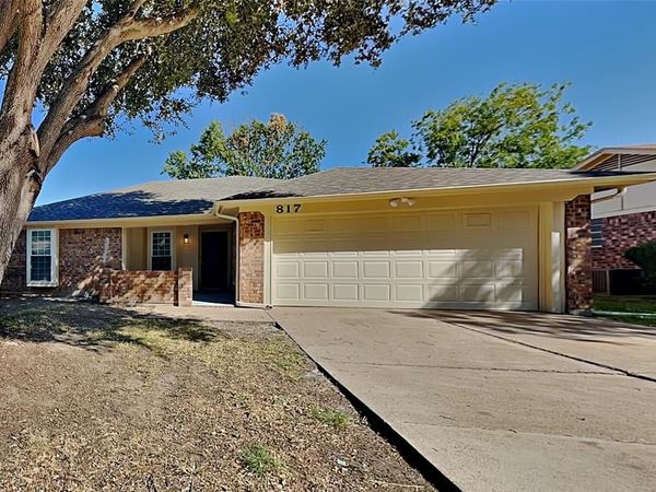 817 Lynne Lane, Burleson, TX 76028