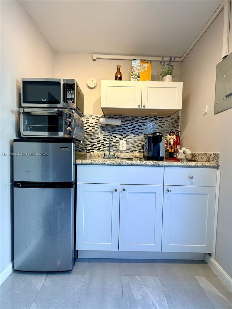 361 SW 20th Rd , Unit B, Miami, FL 33129 Photo