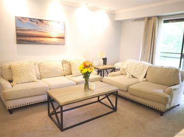 3925 Lone Pine Road, Unit 100, West Bloomfield Township, Mi 48323