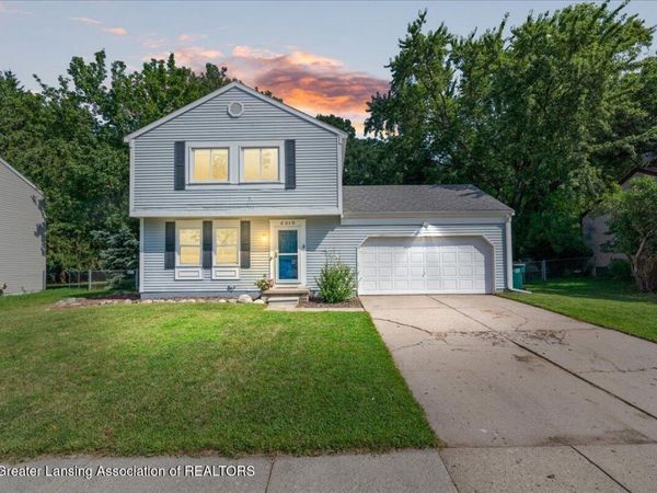 2315 E Provincial House Drive, Lansing, MI 48910