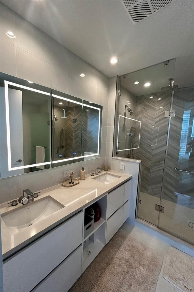 400 Central Avenue , Unit 1904, Saint Petersburg, FL 33701 Photo