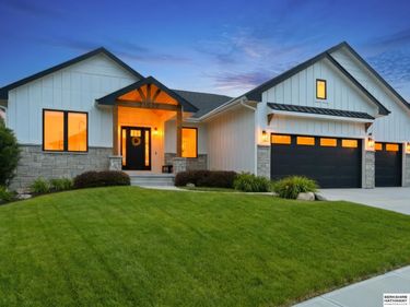 21529 B Street, Elkhorn, NE 68022