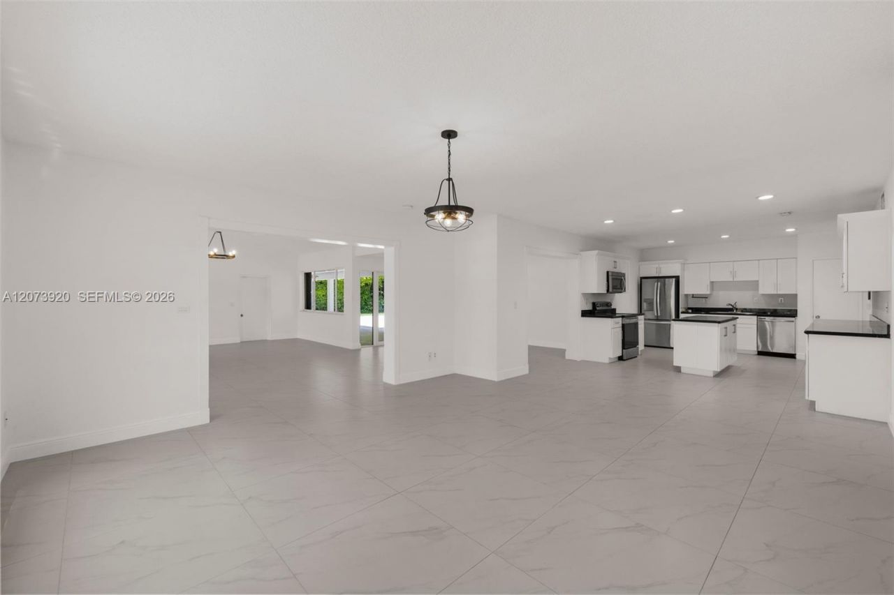 8261 SW 142nd St , Palmetto Bay, FL 33158 Photo
