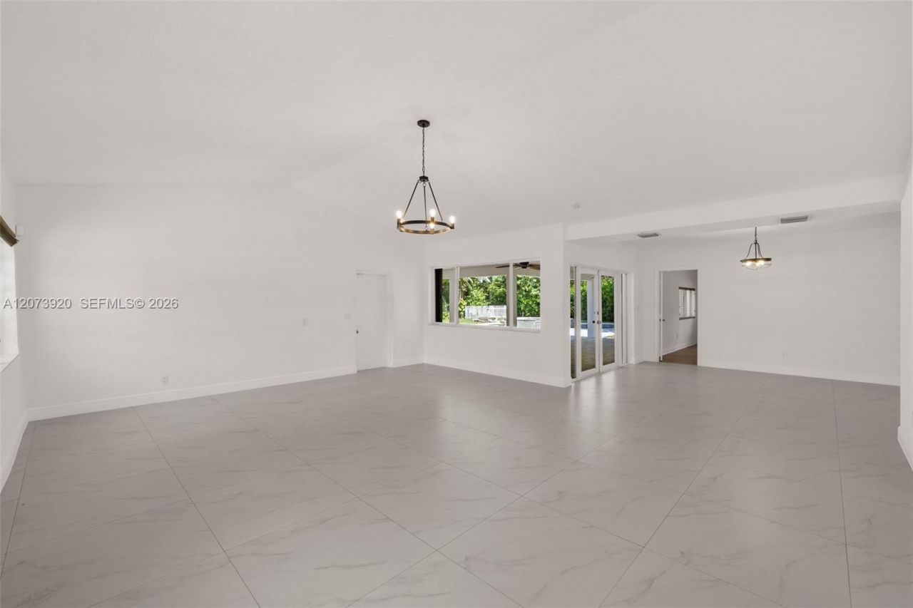 8261 SW 142nd St , Palmetto Bay, FL 33158 Photo