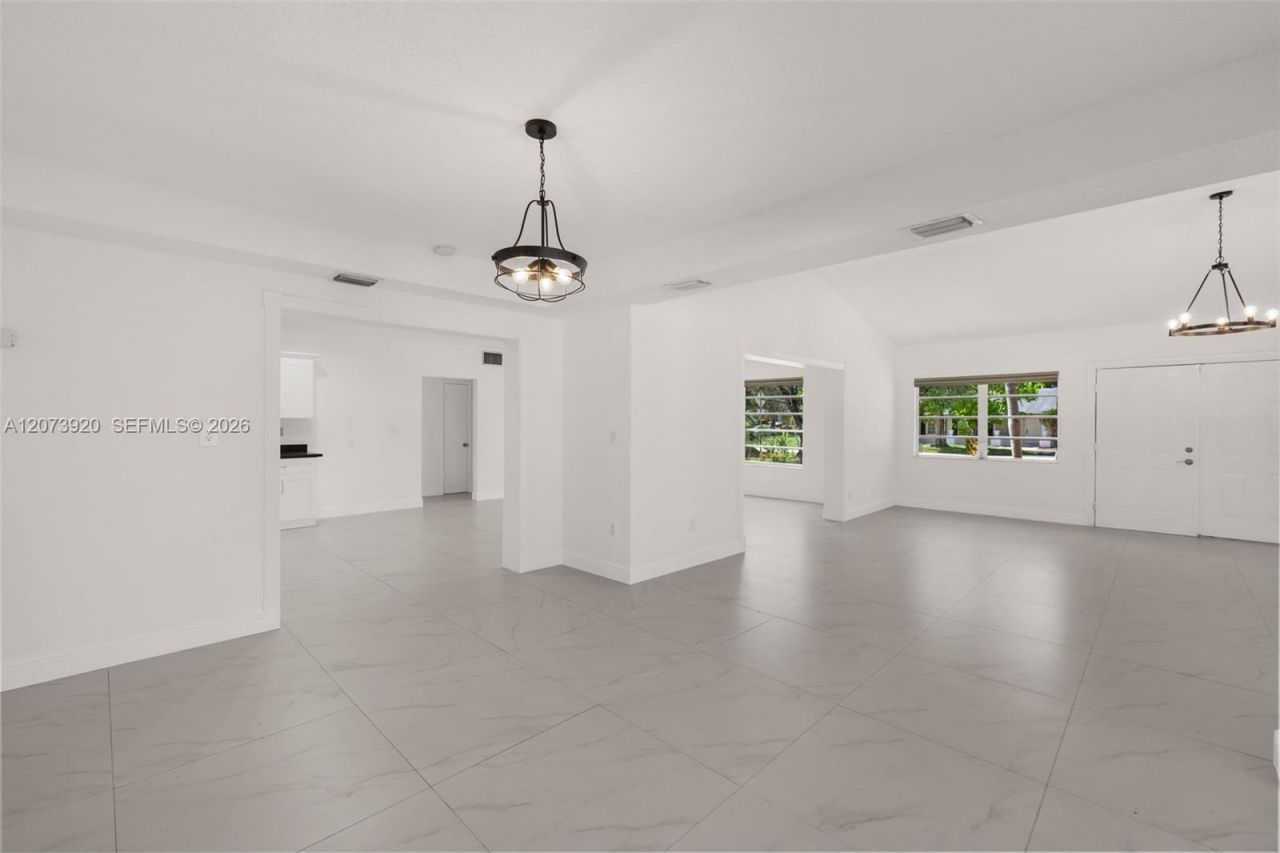 8261 SW 142nd St , Palmetto Bay, FL 33158 Photo
