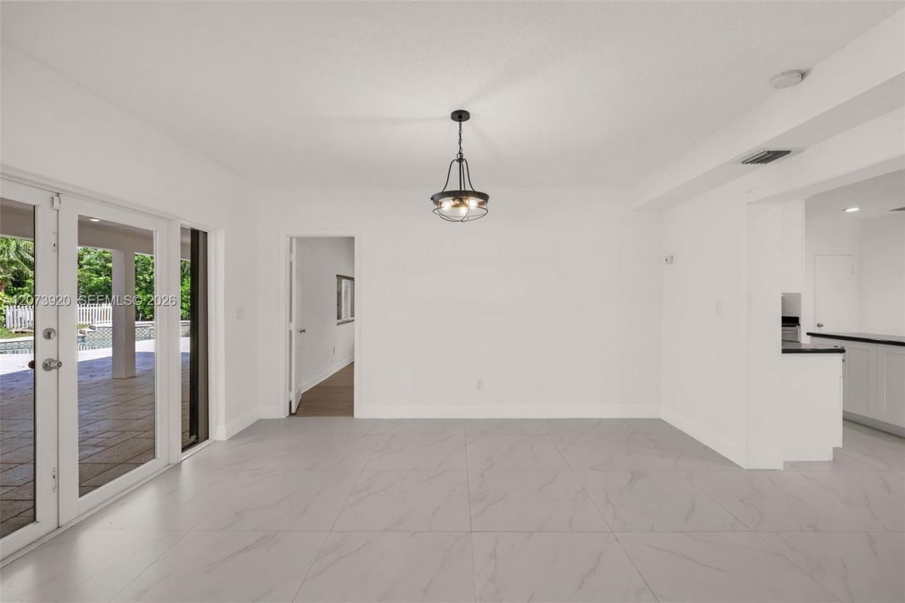 8261 SW 142nd St , Palmetto Bay, FL 33158 Photo