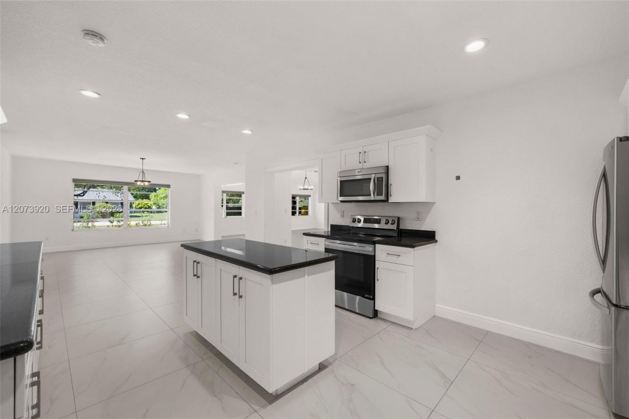8261 SW 142nd St , Palmetto Bay, FL 33158 Photo