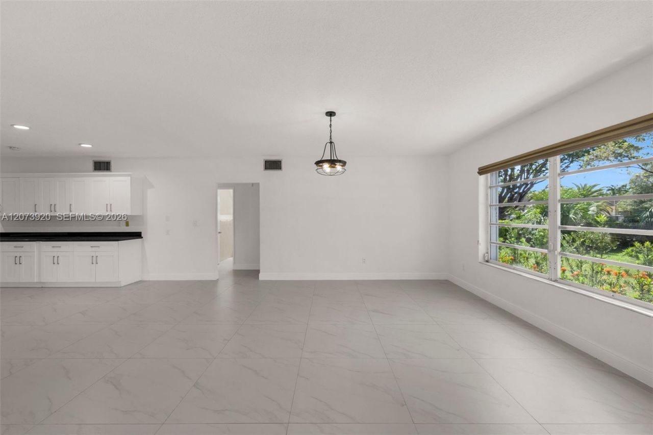 8261 SW 142nd St , Palmetto Bay, FL 33158 Photo