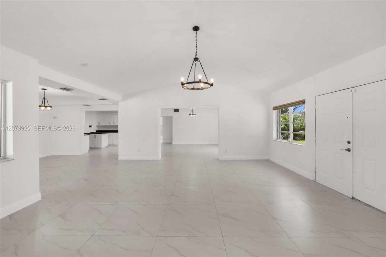 8261 SW 142nd St , Palmetto Bay, FL 33158 Photo