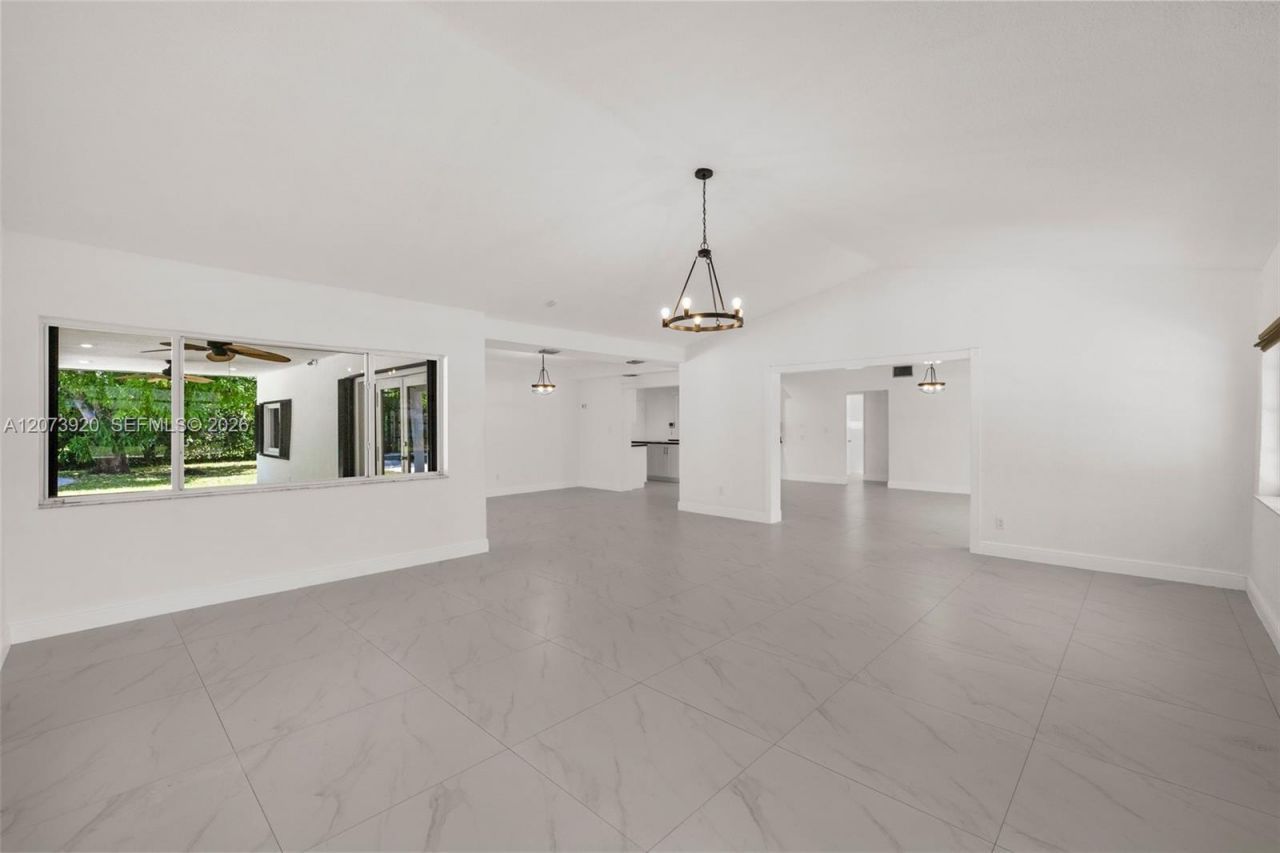 8261 SW 142nd St , Palmetto Bay, FL 33158 Photo