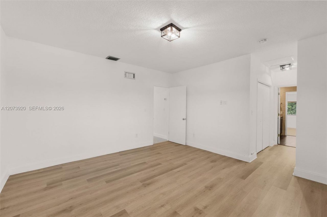 8261 SW 142nd St , Palmetto Bay, FL 33158 Photo