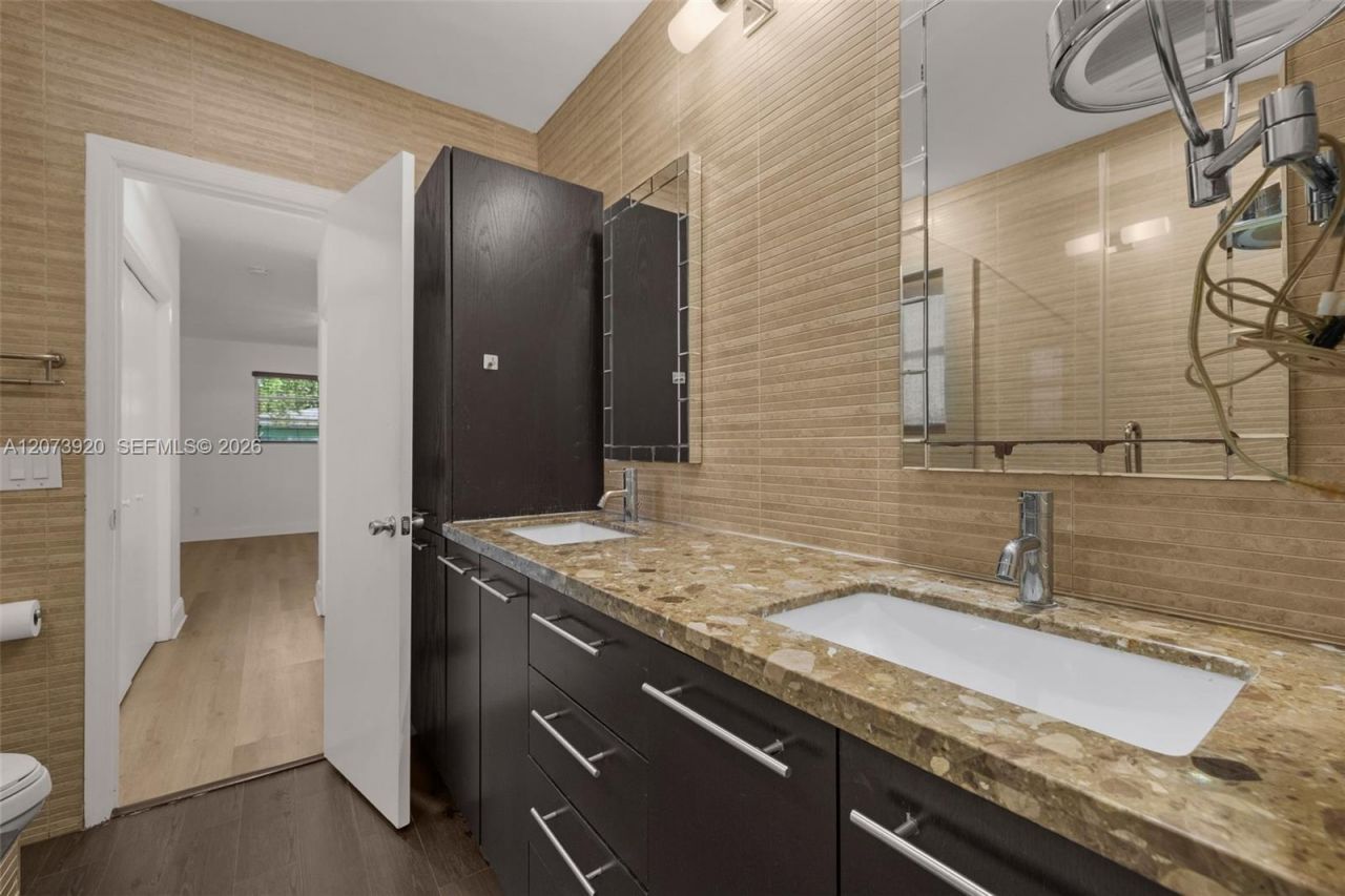 8261 SW 142nd St , Palmetto Bay, FL 33158 Photo