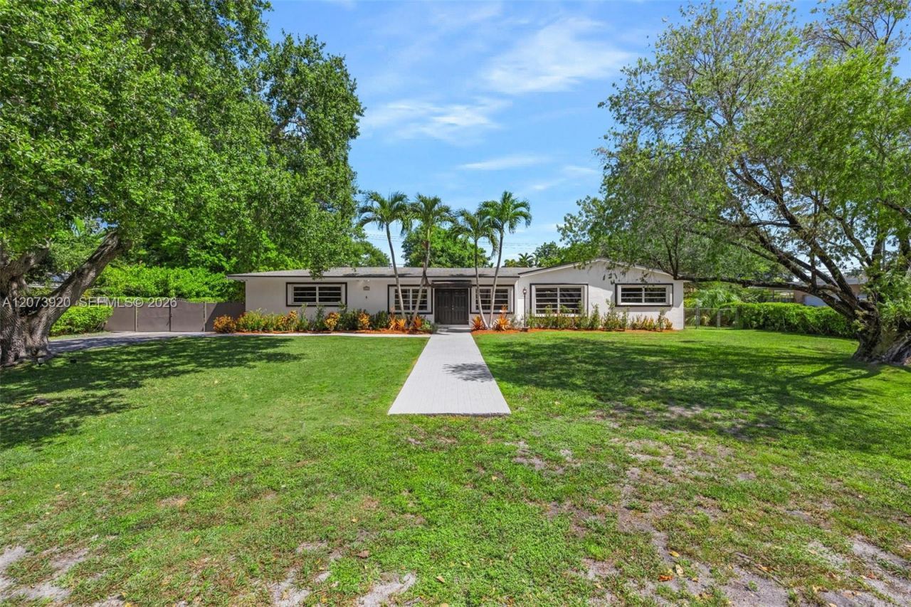 8261 SW 142nd St , Palmetto Bay, FL 33158 Photo