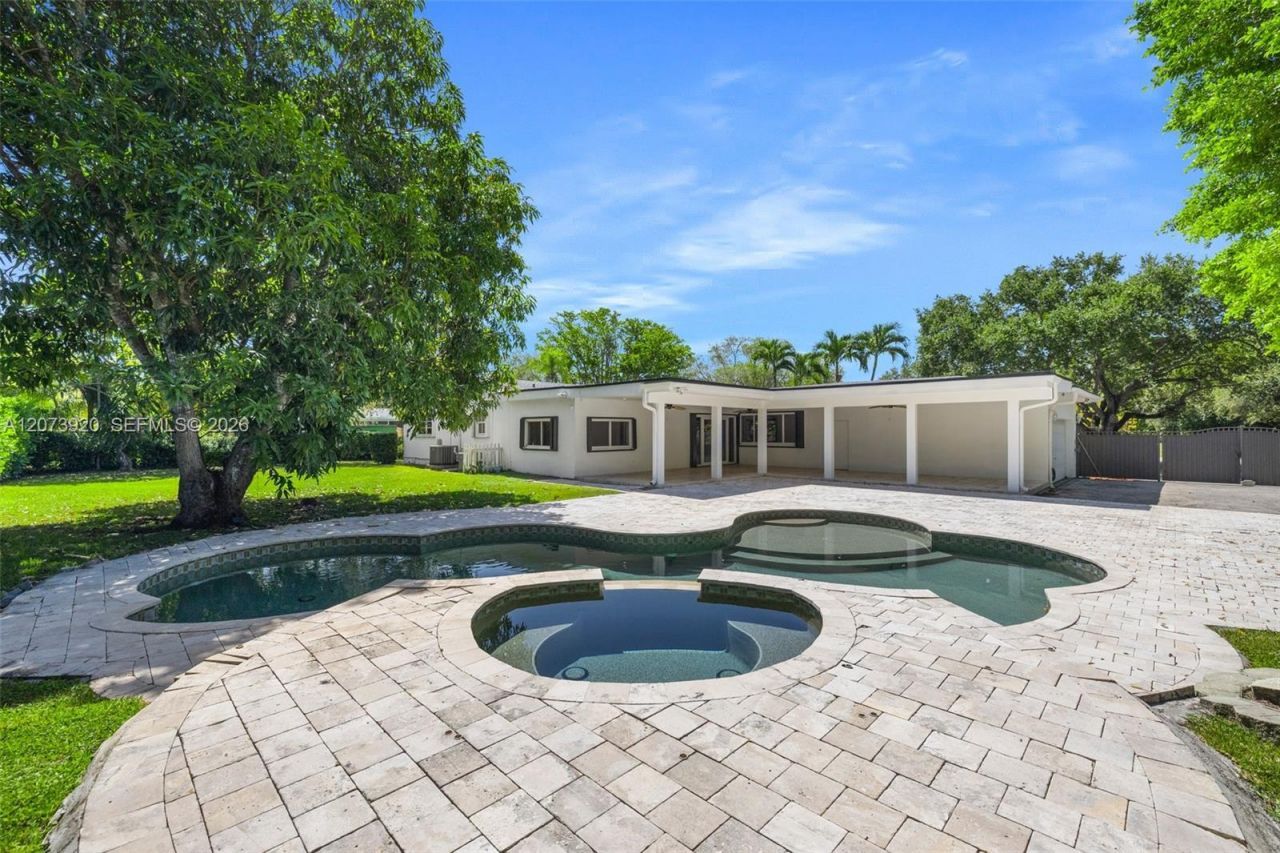 8261 SW 142nd St , Palmetto Bay, FL 33158 Photo