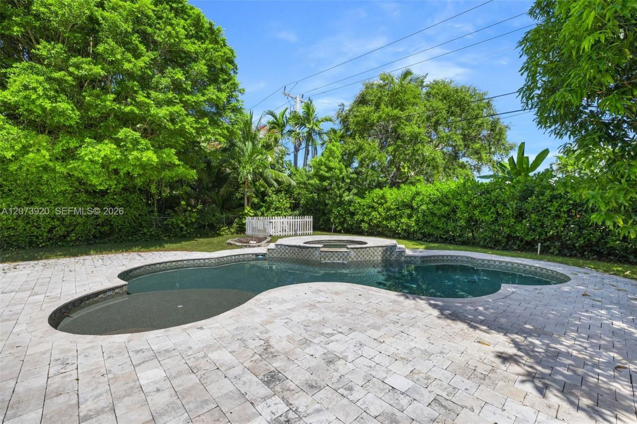 8261 SW 142nd St , Palmetto Bay, FL 33158 Photo