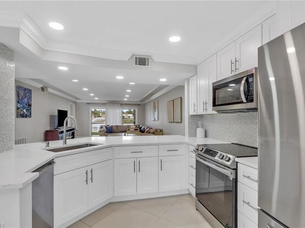 9580 Victoria LN , Unit 104, NAPLES, FL 34109