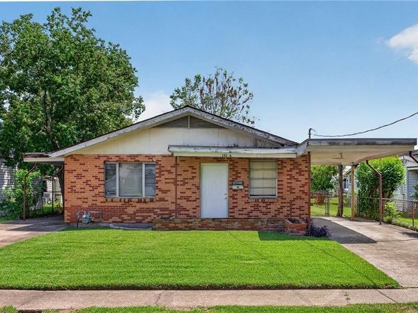 151 ab CRIS LAUR Drive , Harahan, LA 70123