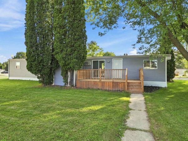 2 Algonquin Trail, Sheboygan, WI 53081