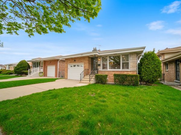 4945 N Neva Avenue , Chicago, IL 60656