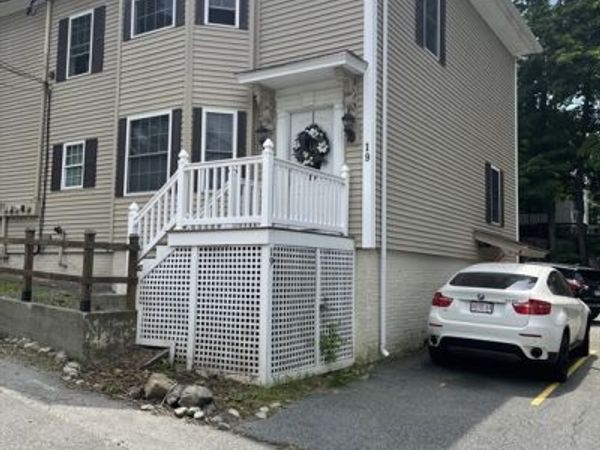19 Oak Ct., Unit 3, Clinton, MA 01510