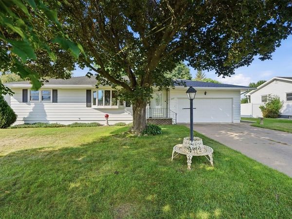 1002 Leonard Drive, Eau Claire, WI 54703