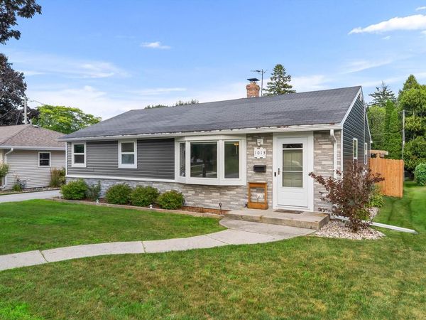1013 N 6th STREET, Manitowoc, WI 54220