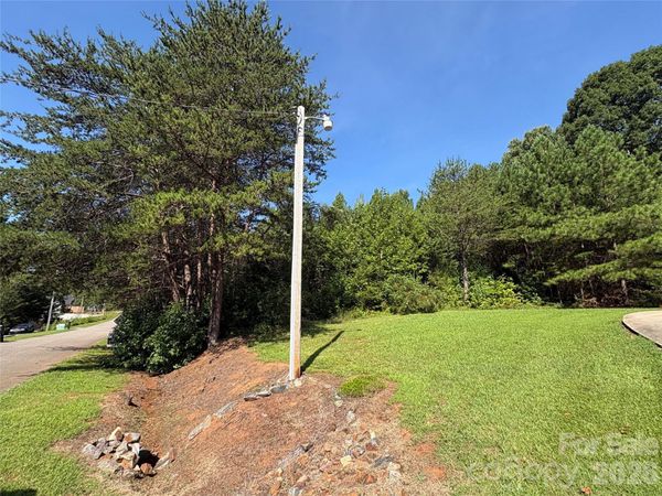 127 S Yadkin River Road , Statesville, NC 28625