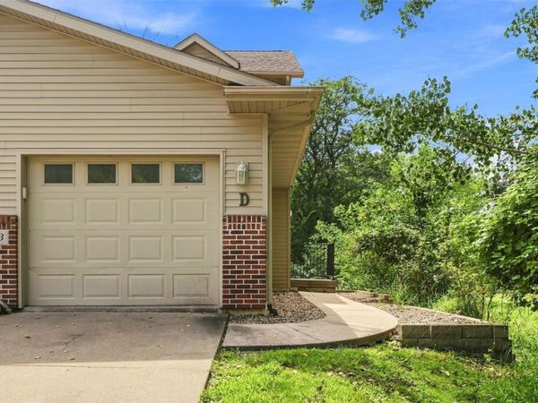 733 Broderick Drive NE, Unit D, Cedar Rapids, IA 52402