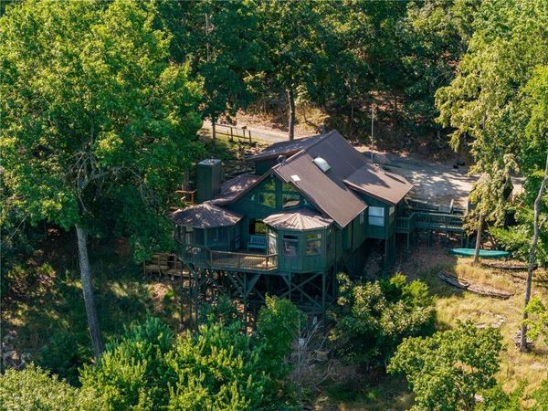 172 N Bluff Road , Eureka Springs, AR 72631