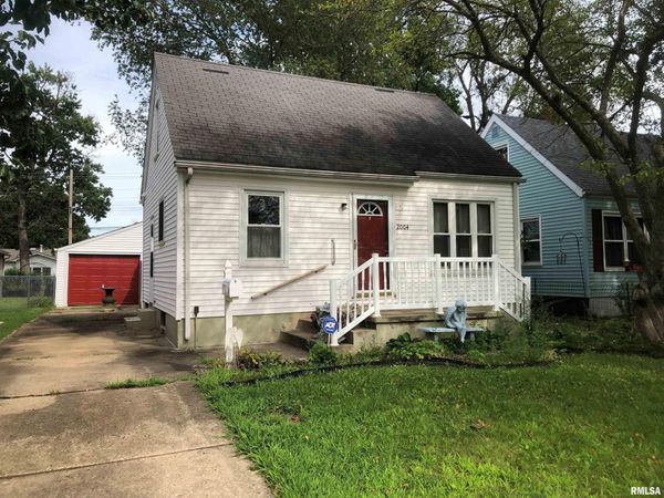 2004 N 22ND Street, Springfield, IL 62702