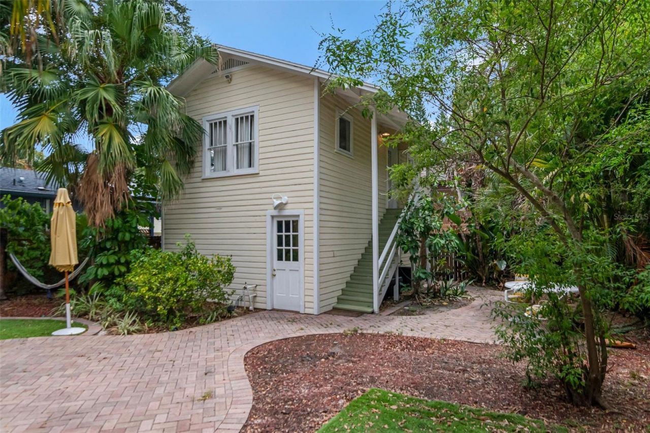 126 8th Avenue Ne, Unit 1/2, Saint Petersburg, FL 33701 Photo