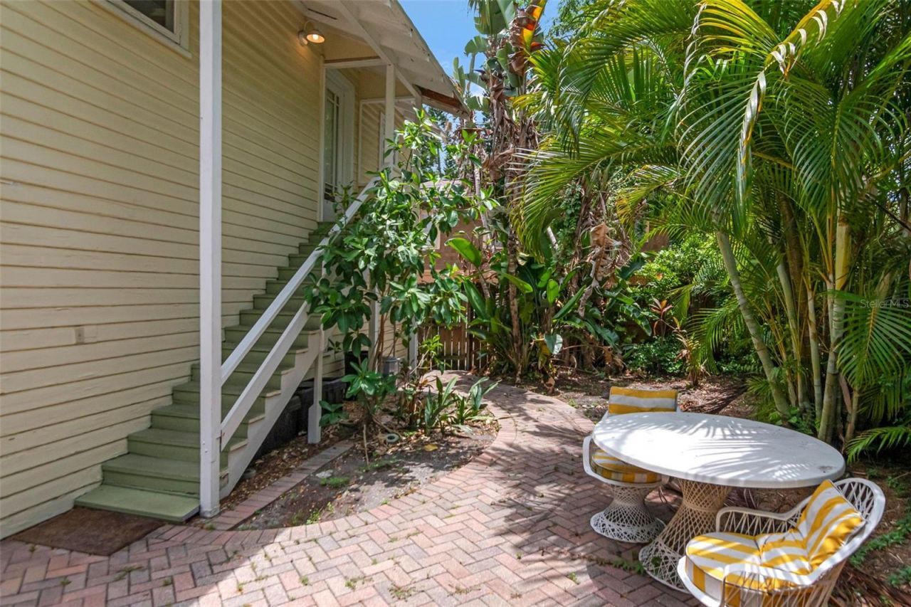 126 8th Avenue Ne, Unit 1/2, Saint Petersburg, FL 33701 Photo