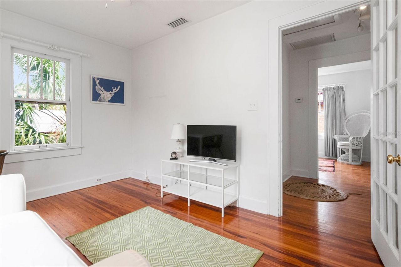 126 8th Avenue Ne, Unit 1/2, Saint Petersburg, FL 33701 Photo